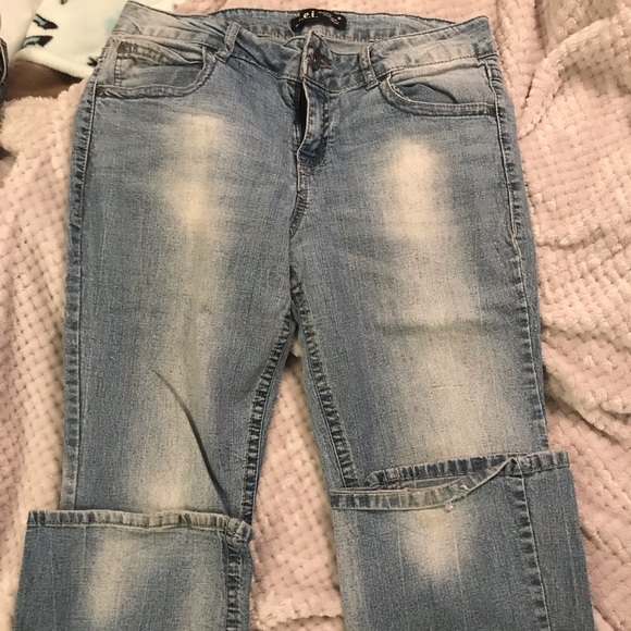 Juniors Lei jeans - Picture 2 of 6